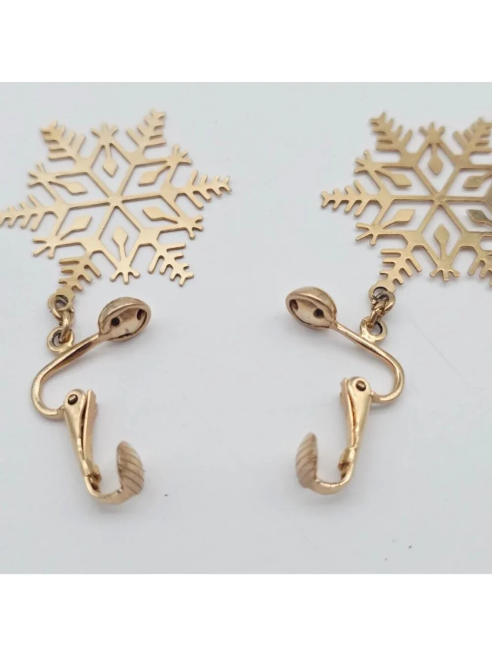 Gold-Tone Avon Snowflake Clip-On Earrings Vintage Holiday Jewelry 2" - Picture 5 of 5